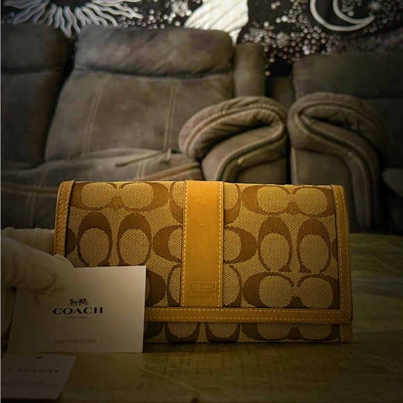 Vintage Y2K Coach Brown and Yellow Tapestry Decor clutch wallet ❌60% OFF SALE❌ - Picture 2 of 16